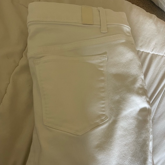 Vera wang white capri with crochet detail - Picture 5 of 5